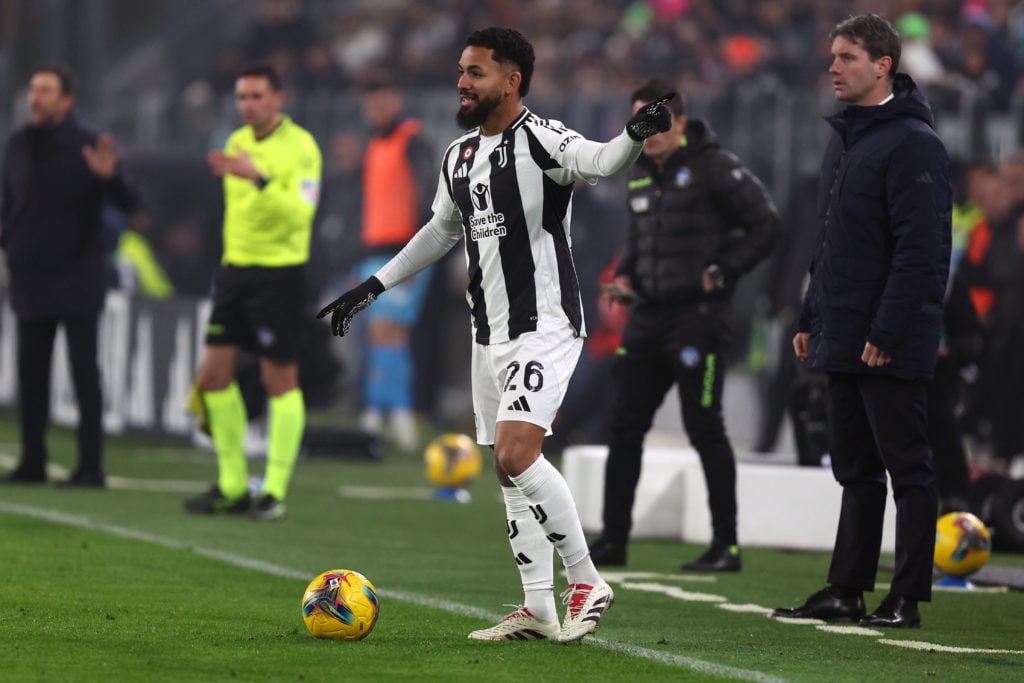 Douglas Luiz of Juventus Fc controls the ball during the Serie A match between Juventus and Venezia at Allianz Stadium on December 14, 2024 in Turi...