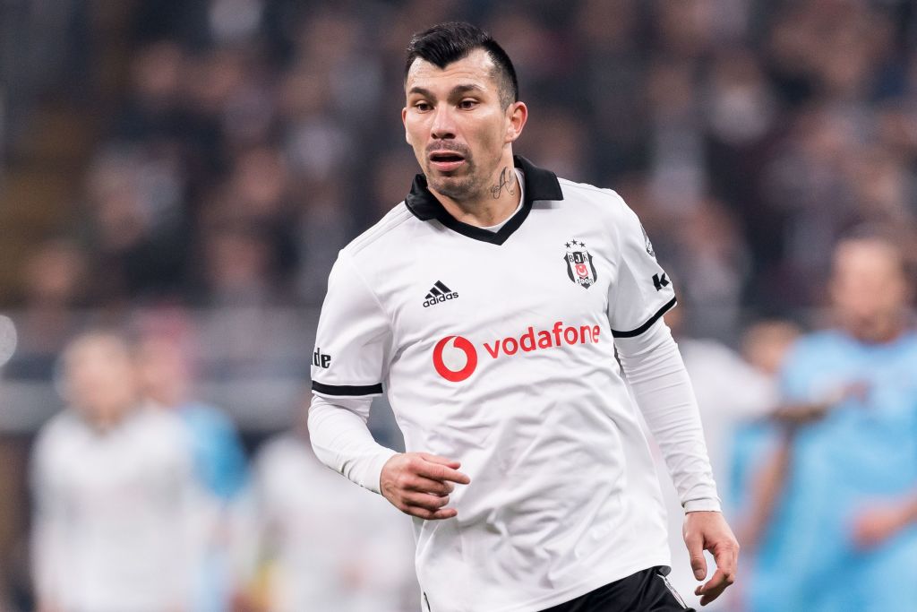West Ham should not need to spend big money to bring Medel to the club