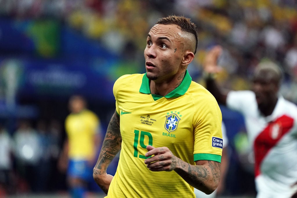 Report: Arsenal bid £36m for Everton Soares