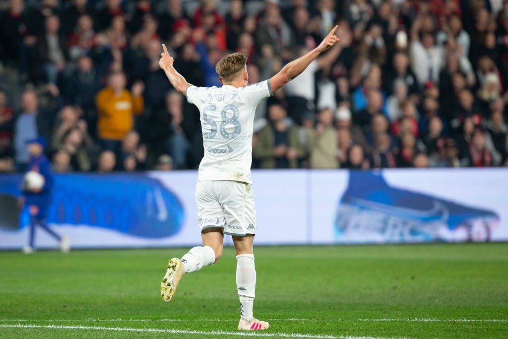 Leeds fans react to Mateusz Bogusz goal video