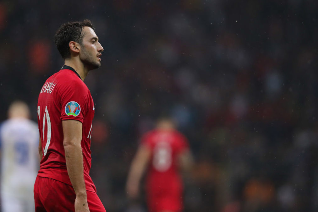 Report: Liverpool open talks to sign AC Milan playmaker Hakan Calhanoglu, available on a free transfer