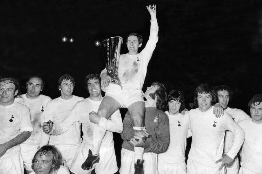 Spurs win UEFA Cup v Wolves