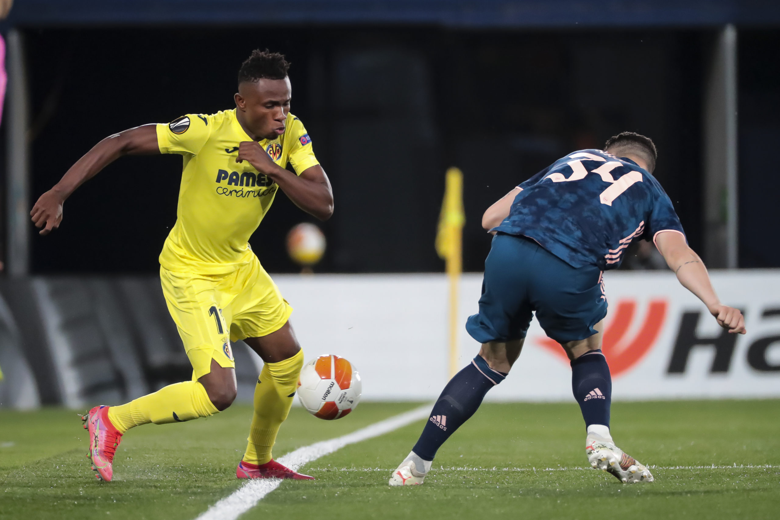 arsenal-granit-xhaka-villarreal-samuel-chukwueze-europa-league