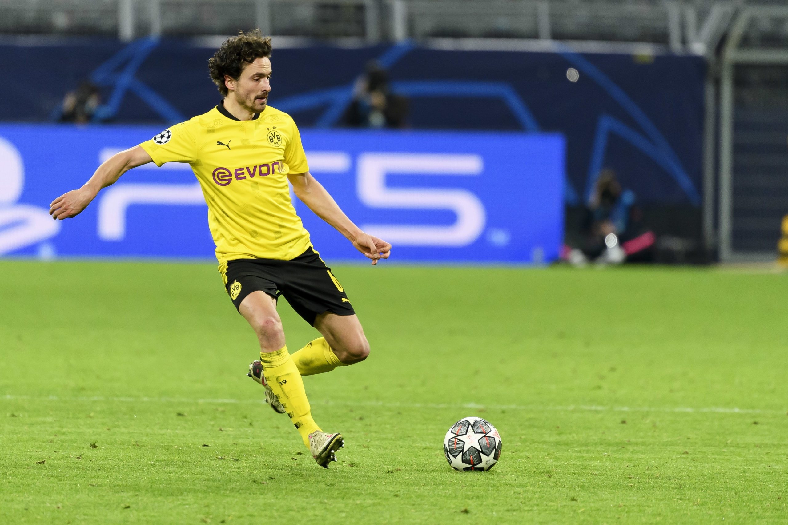 borussia-dortmund-thomas-delaney-sevilla-champions-league-signal-iduna-park