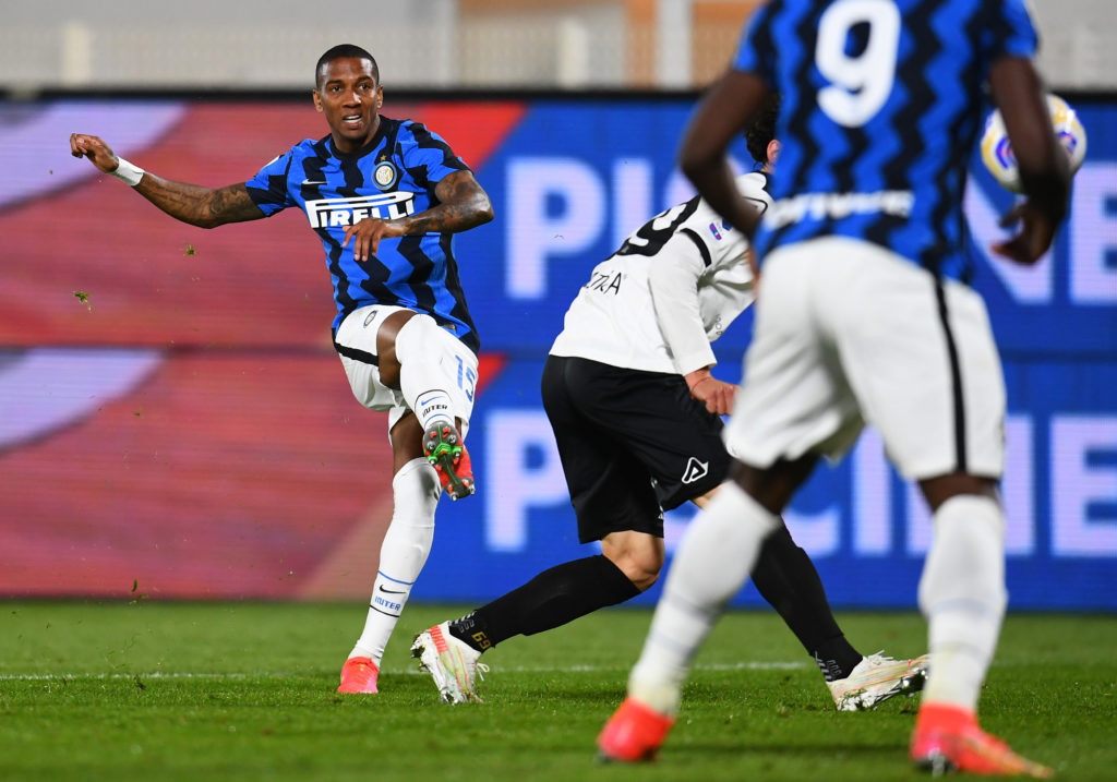 inter-milan-ashley-young-spezia-calcio-serie-a