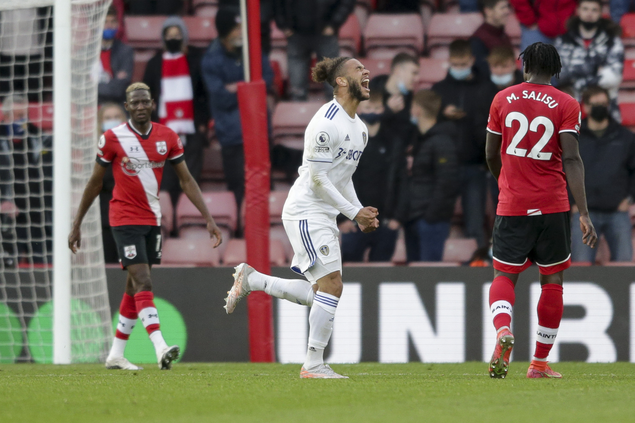 leeds-united-tyler-roberts-southampton-st-marys-premier-league