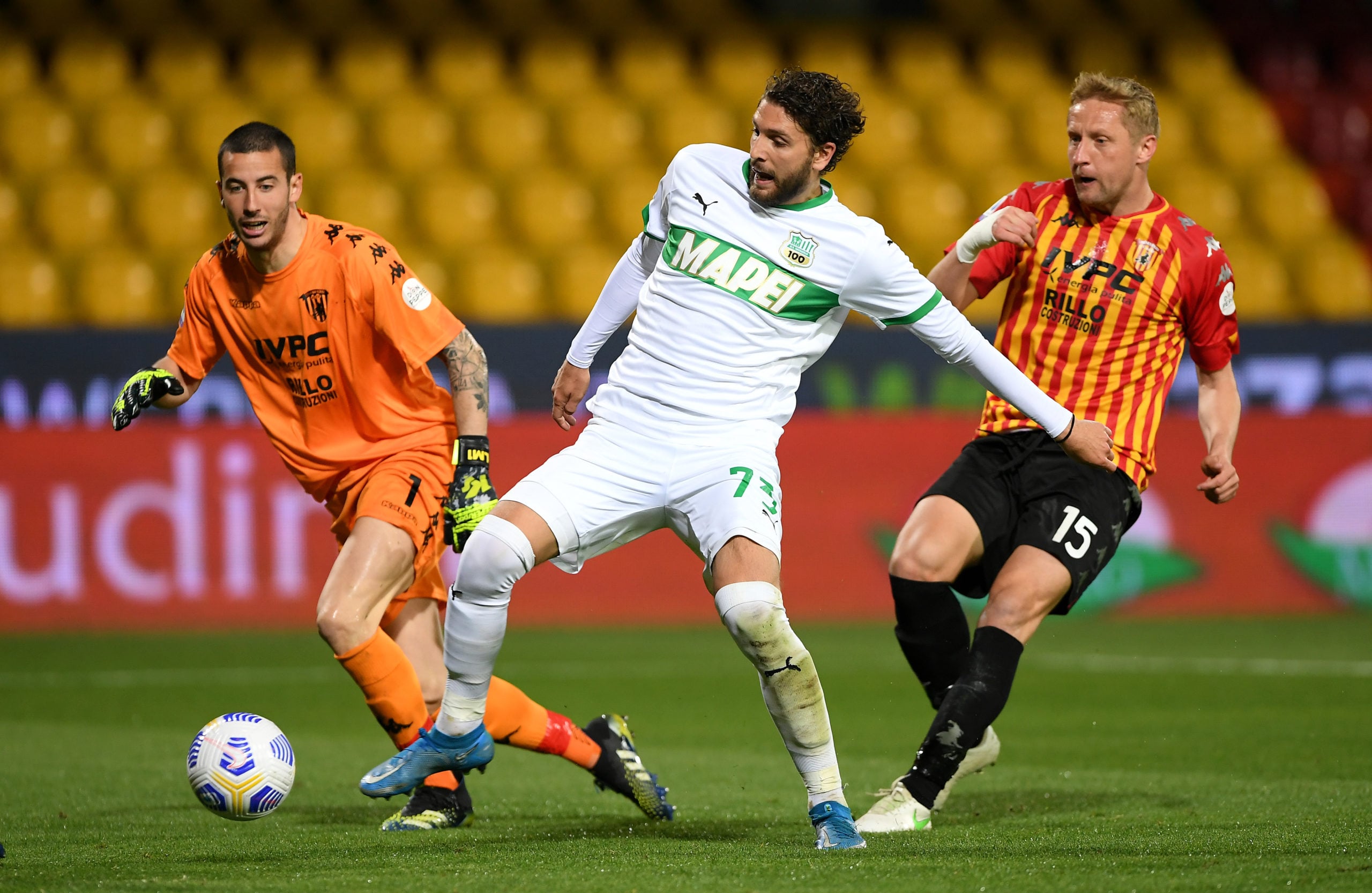 manuel-locatelli-sassuolo-benevento-lorenzo-montipo-kamil-glik-serie-a