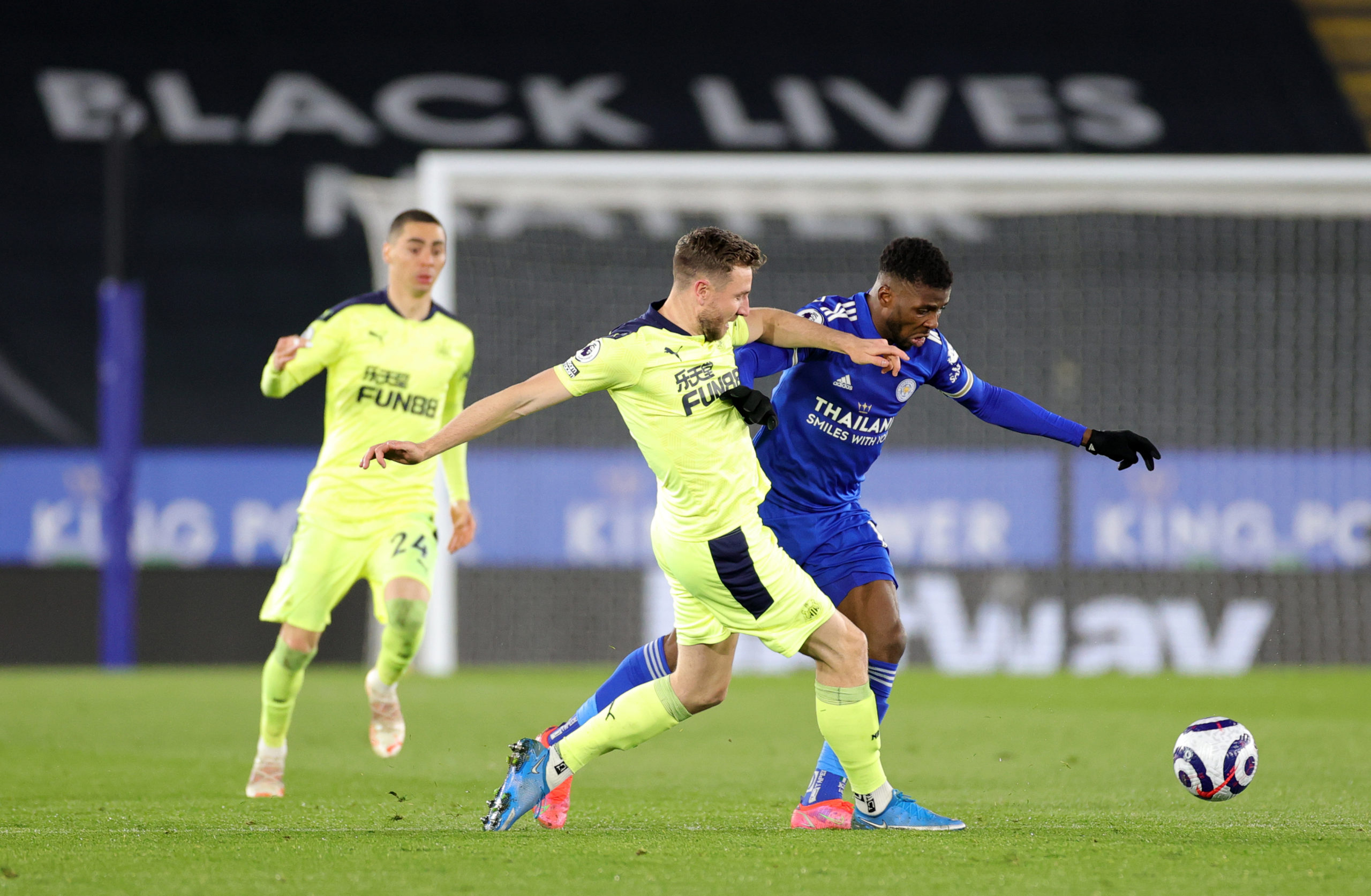newcastle-united-paul-dummett-leicester-city-kelechi-iheanacho-king-power-stadium-premier-league