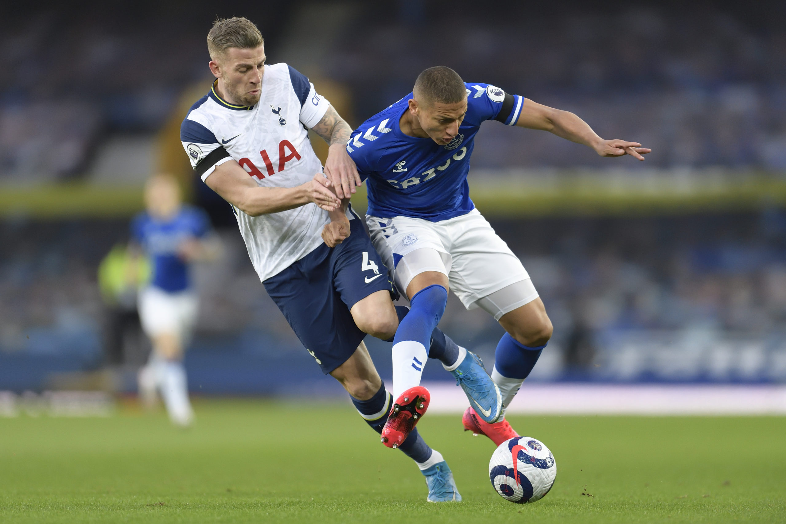 tottenham-hotspur-toby-alderweirald-everton-richarlison-premier-league-goodison-park