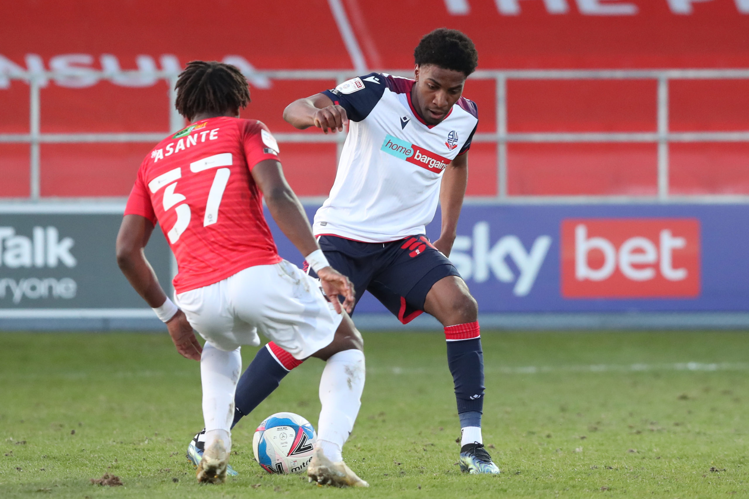 west-ham-united-oladapo-afolayan-bolton-wanderers-salford-city-brandon-thomas-asante-league-two