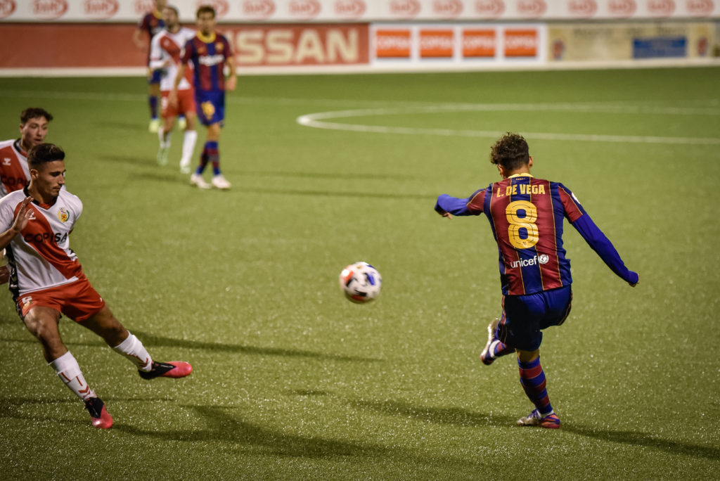 tottenham-hotspur-transfer-gossip-barcelona-lucas-de-vega-takes-free-kick-ce-lhospitalet
