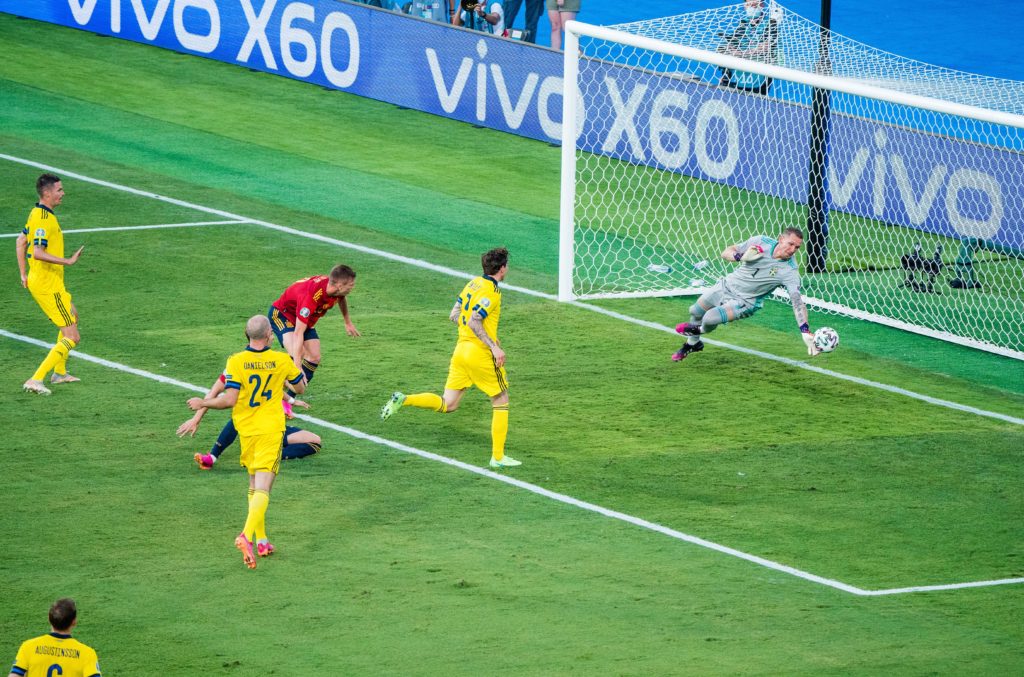 everton-transfer-gossip-ancelotti-target-roma-goalkeeper-robin-olsen-makes-save-spain-euro-2020