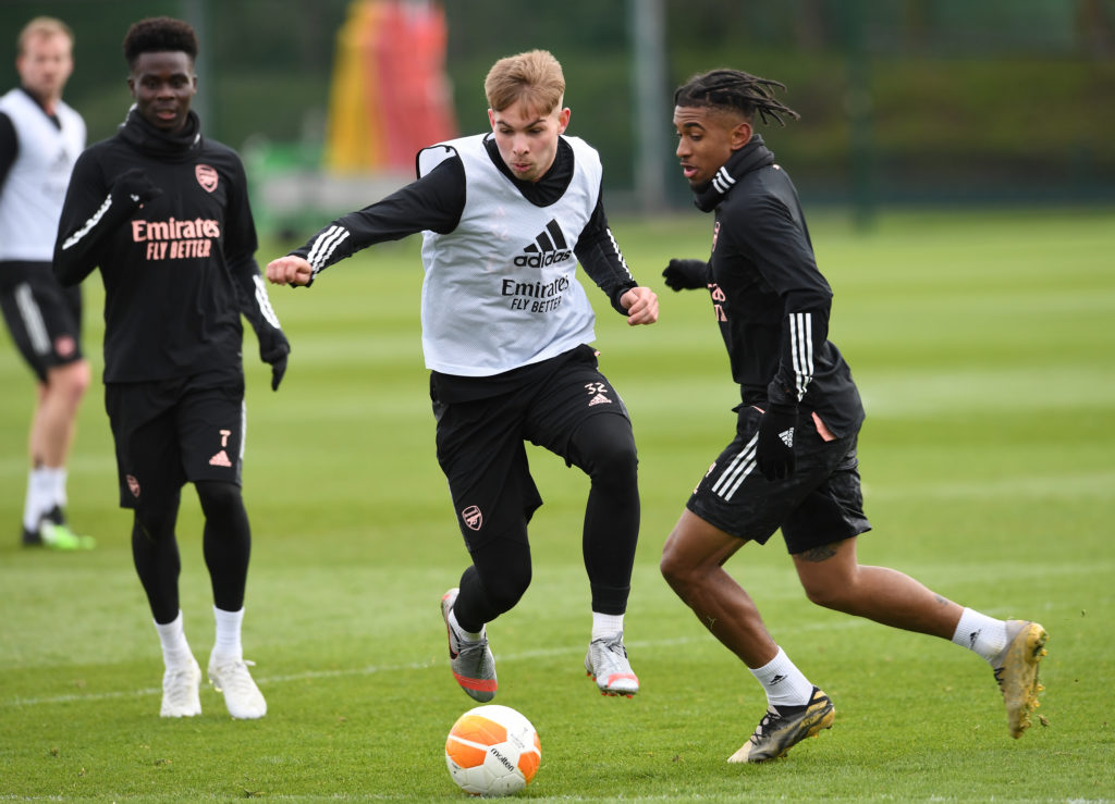 arsenal-transfer-gossip-reiss-nelson-premier-league-training-dribbles-past-emile-smith-rowe