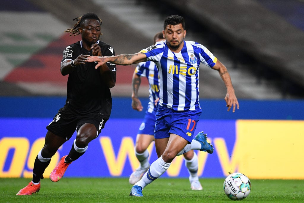 arsenal-transfer-gossip-arteta-target-jesus-corona-porto-winger-dribbles-with-ball-vitoria-guimaraes-gideon-mensah-liga-nos
