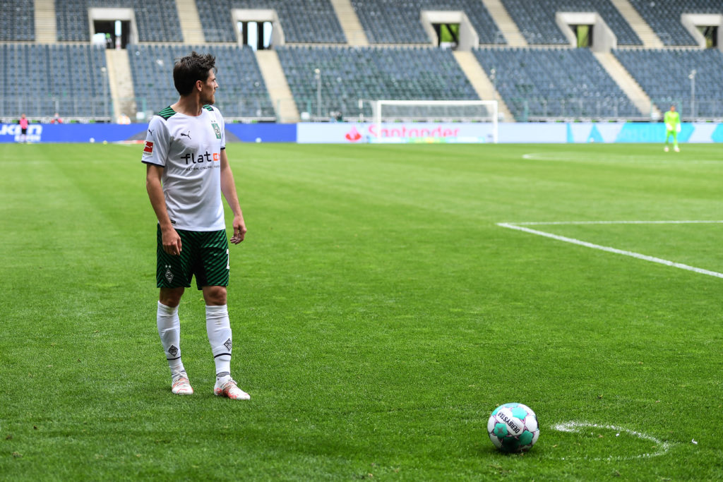 tottenham-hotspur-transfer-target-gossip-jonas-hofmann-takes-free-kick-borussia-monchengladbach-bundesliga-vfb-stuttgart