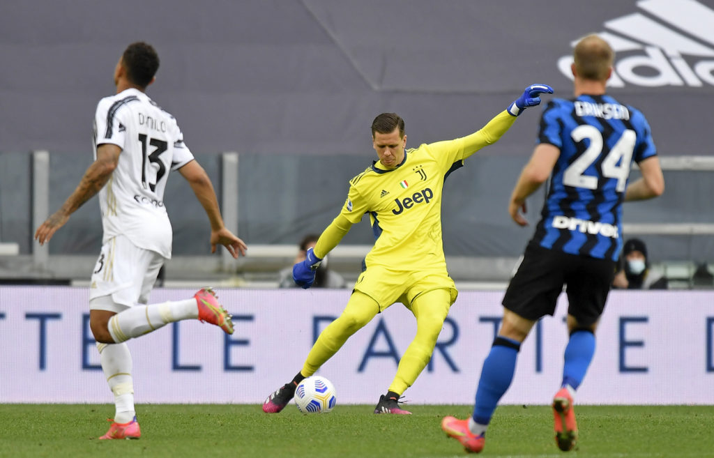 arsenal-transfer-target-wojciech-szczesny-juventus-inter-milan-takes-goal-kick