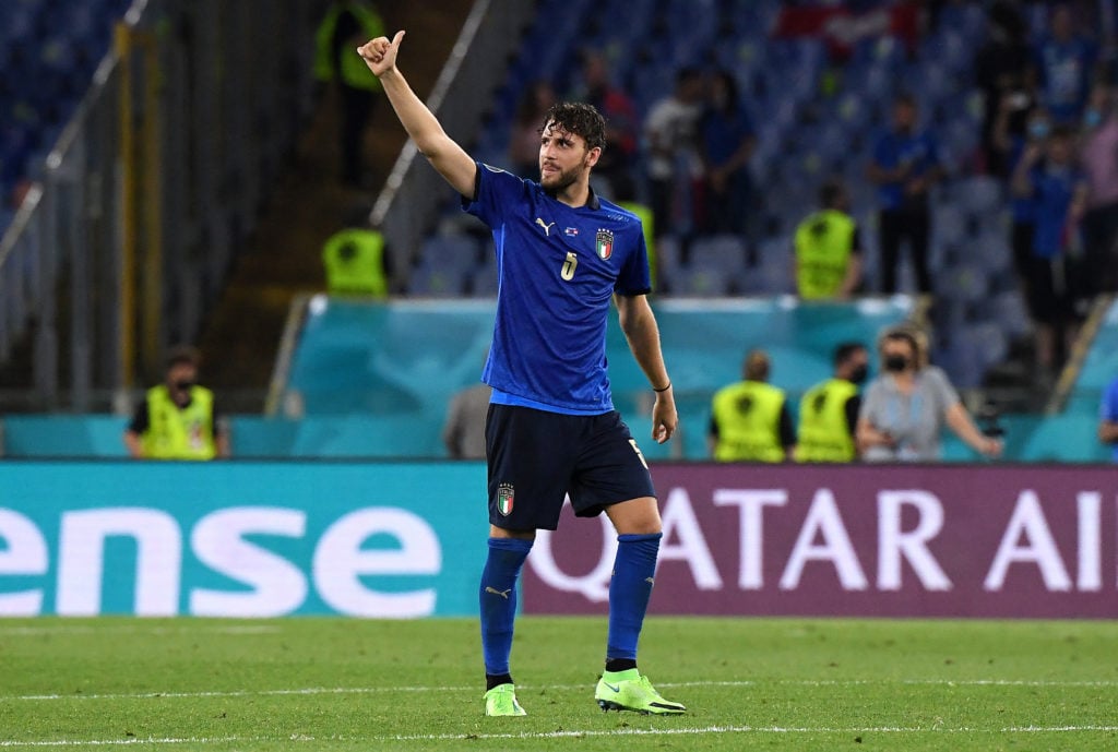 arsenal-transfer-gossip-mikel-arteta-target-sassuolo-midfielder-manuel-locatelli-italy-gestures-to-teammate-euro-2020-switzerland