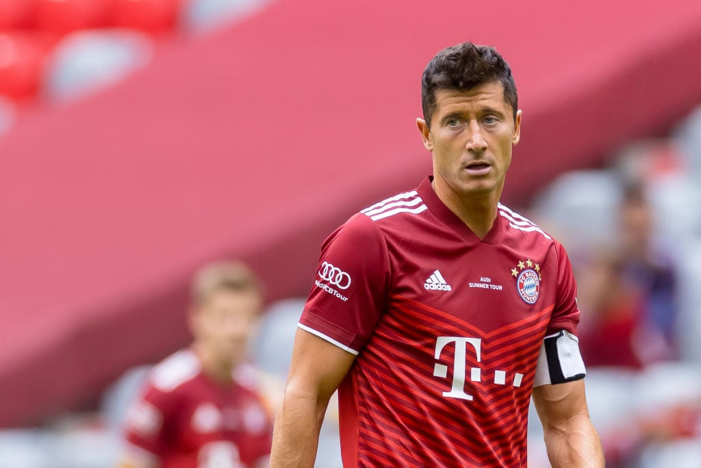 Report shares how Lewandowski asked Poland star Cash about Aston Villa