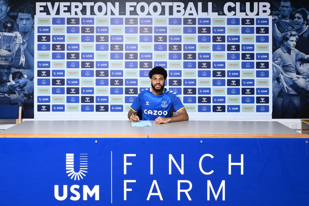 Ellis Simms Signs a New Contract Everton