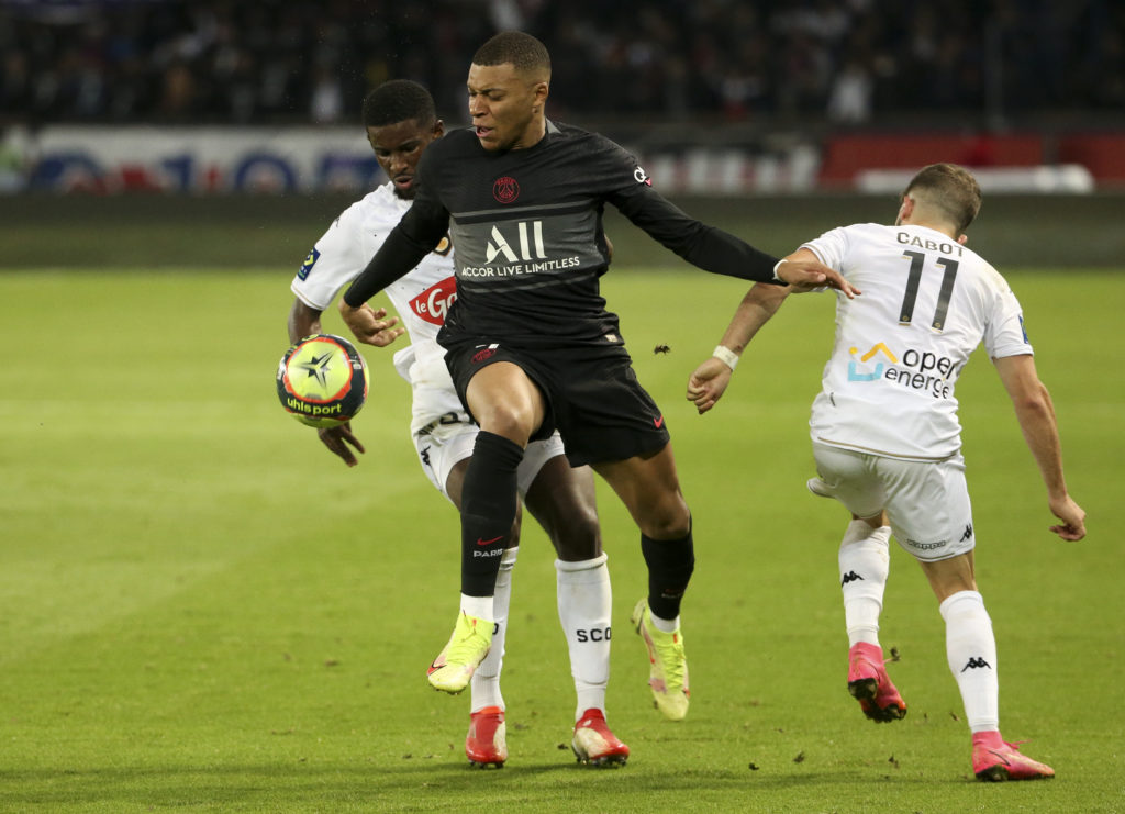 Paris Saint-Germain v Angers SCO - Ligue 1