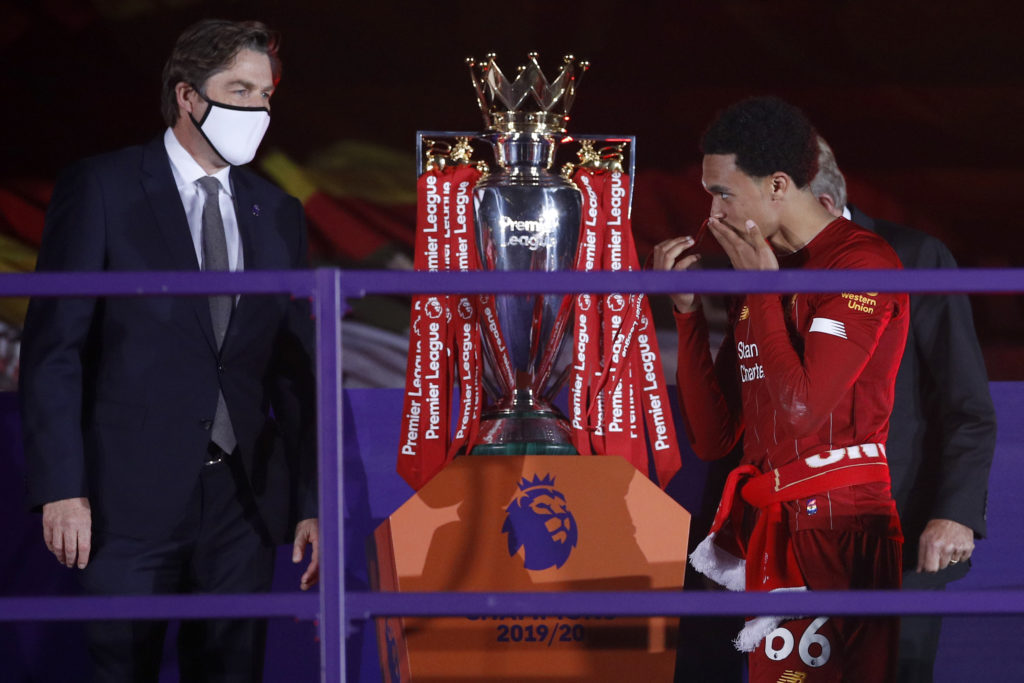 FBL-ENG-PR-LIVERPOOL-CHELSEA-TROPHY