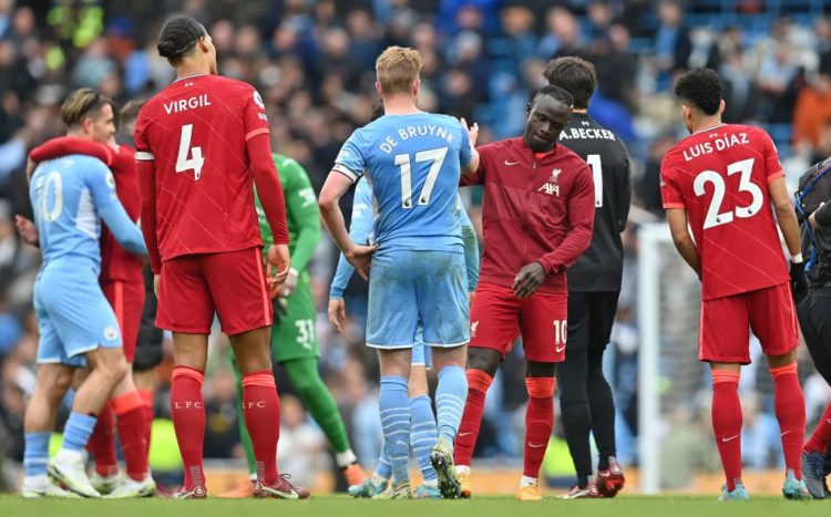 Jamie Carragher and Gary Neville surprised by Jurgen Klopp decision in Liverpool vs Manchester City clash