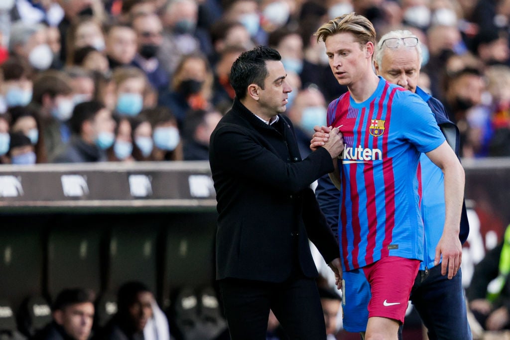 Liverpool told to sign de Jong