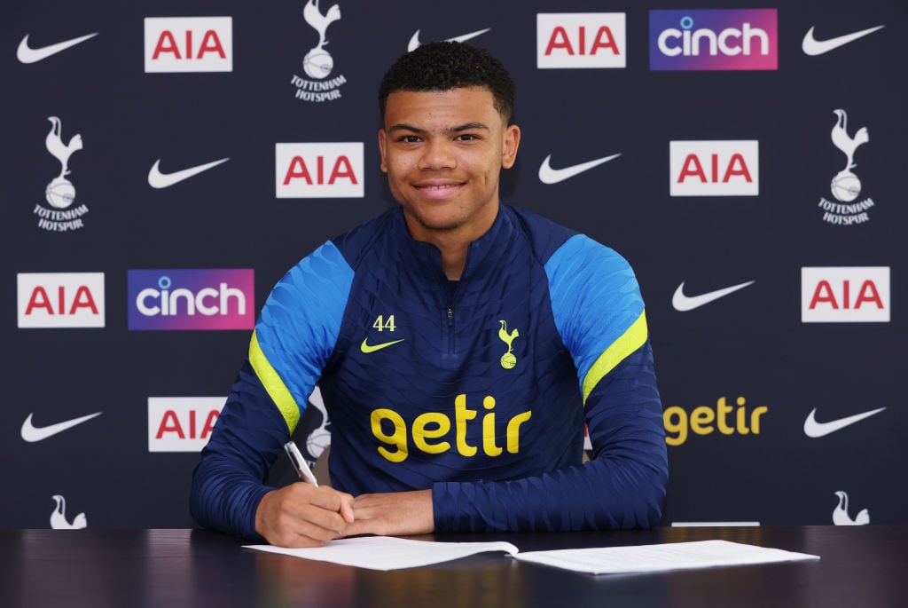 Dane Scarlett Signs a New Contract at Tottenham Hotspur