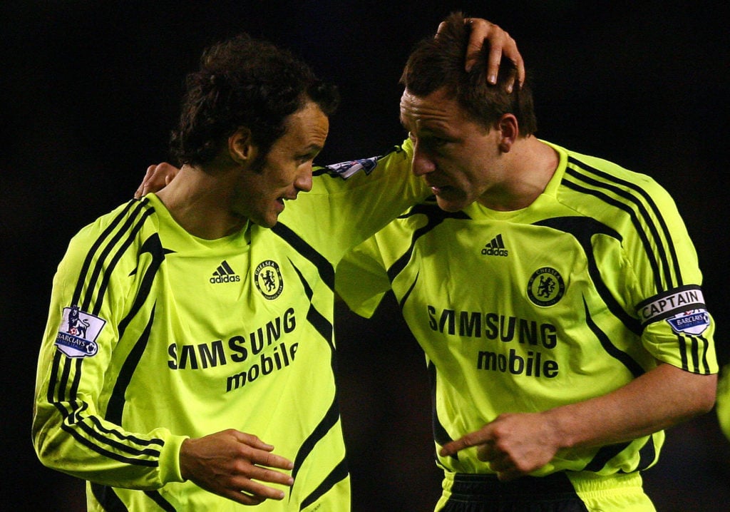 Chelsea's English defender John Terry (R