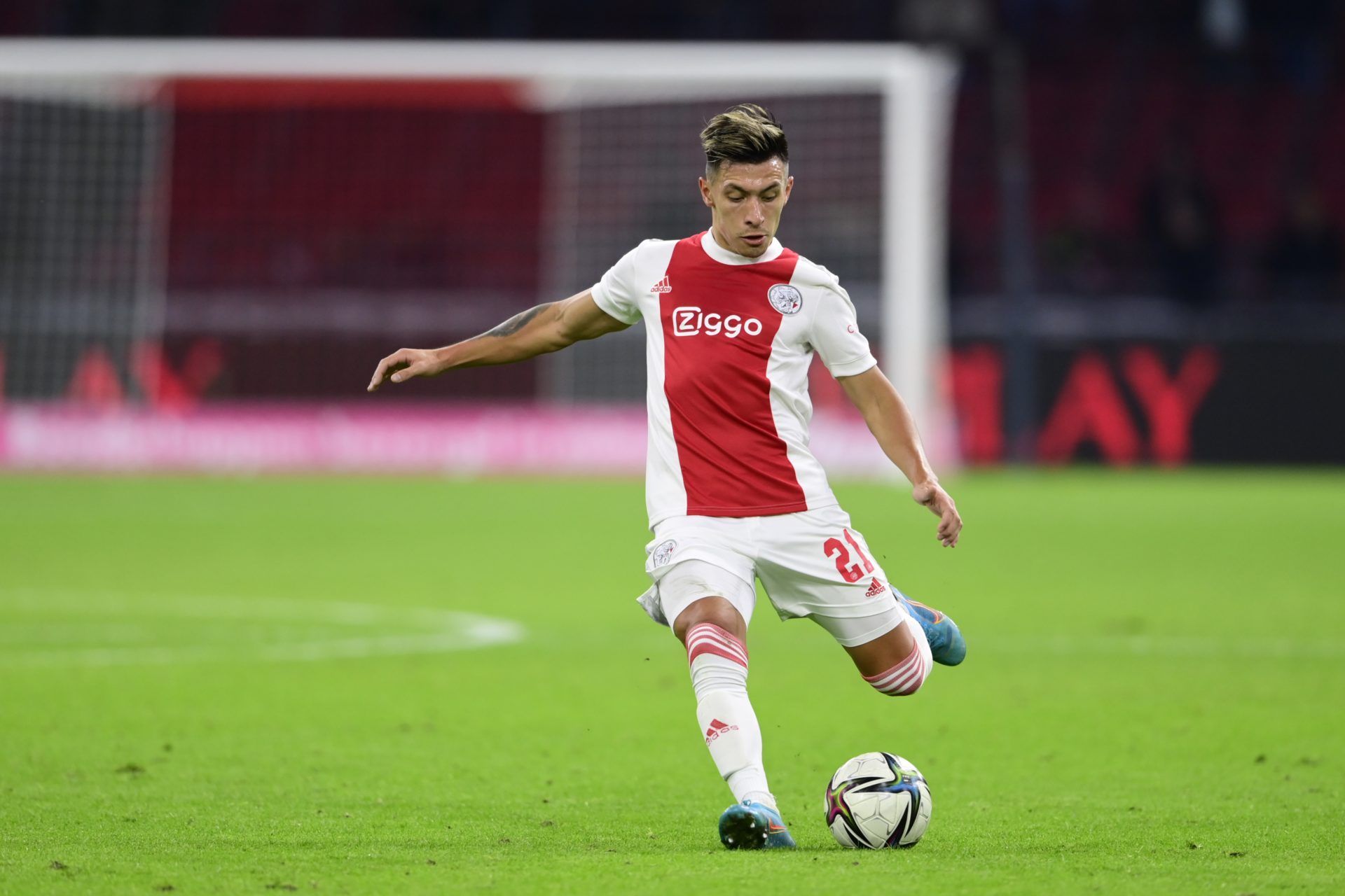 Arsenal want Ajax 20yo to solve problem position