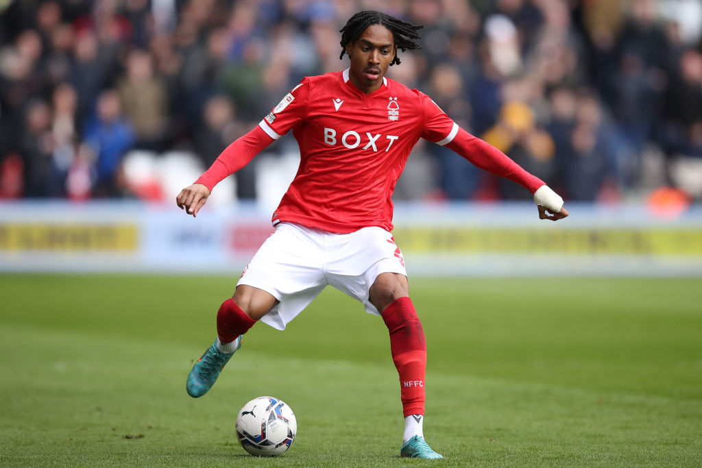 Tottenham to sign Djed Spence