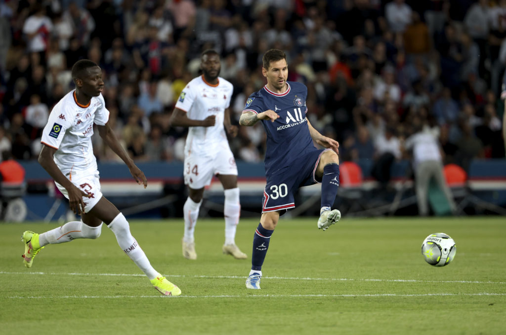 Paris Saint-Germain v FC Metz - Ligue 1