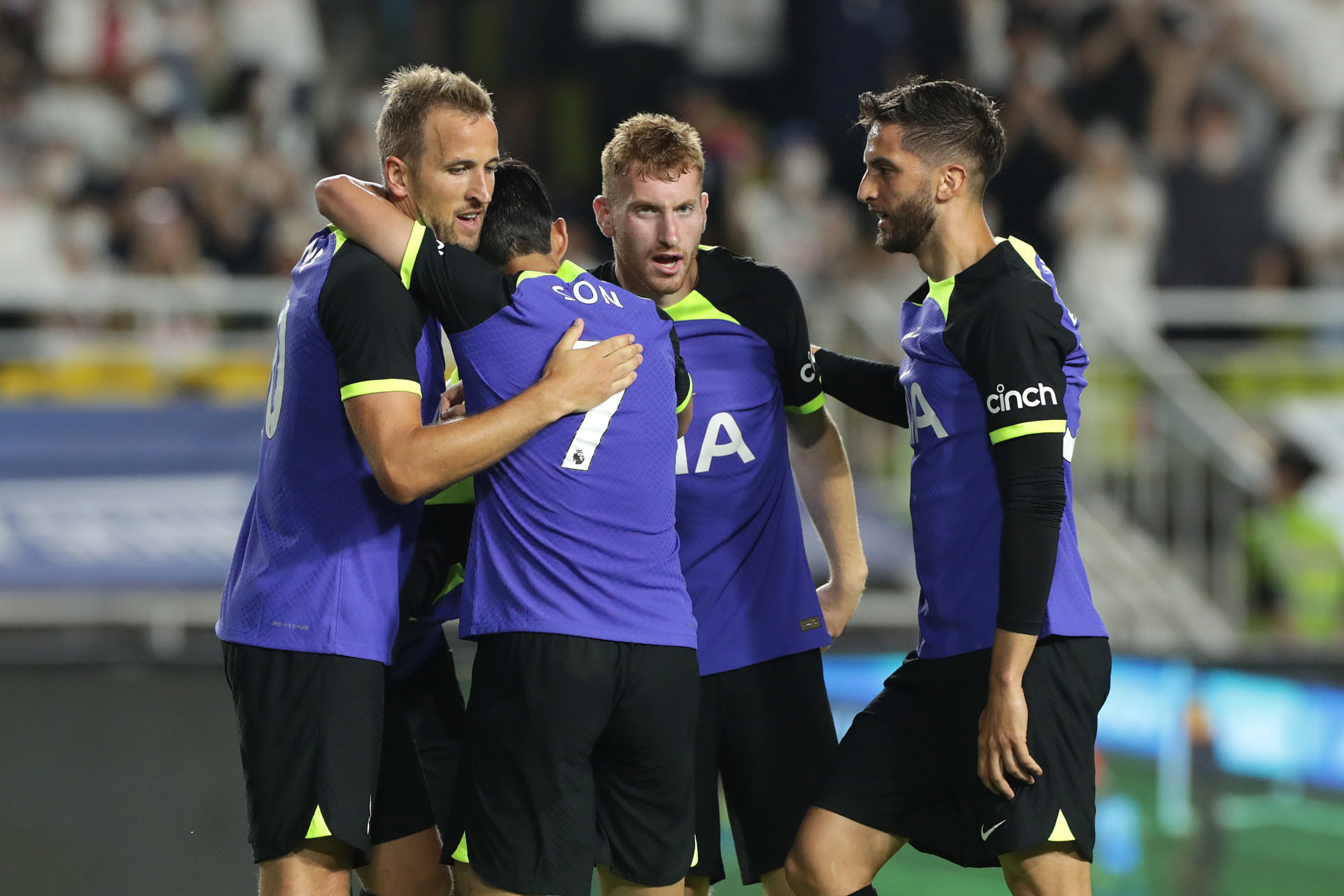 Neville expects Tottenham to finish third