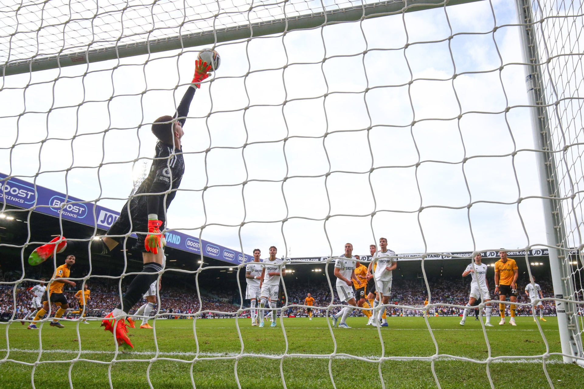 Leeds United v Wolverhampton Wanderers - Premier League