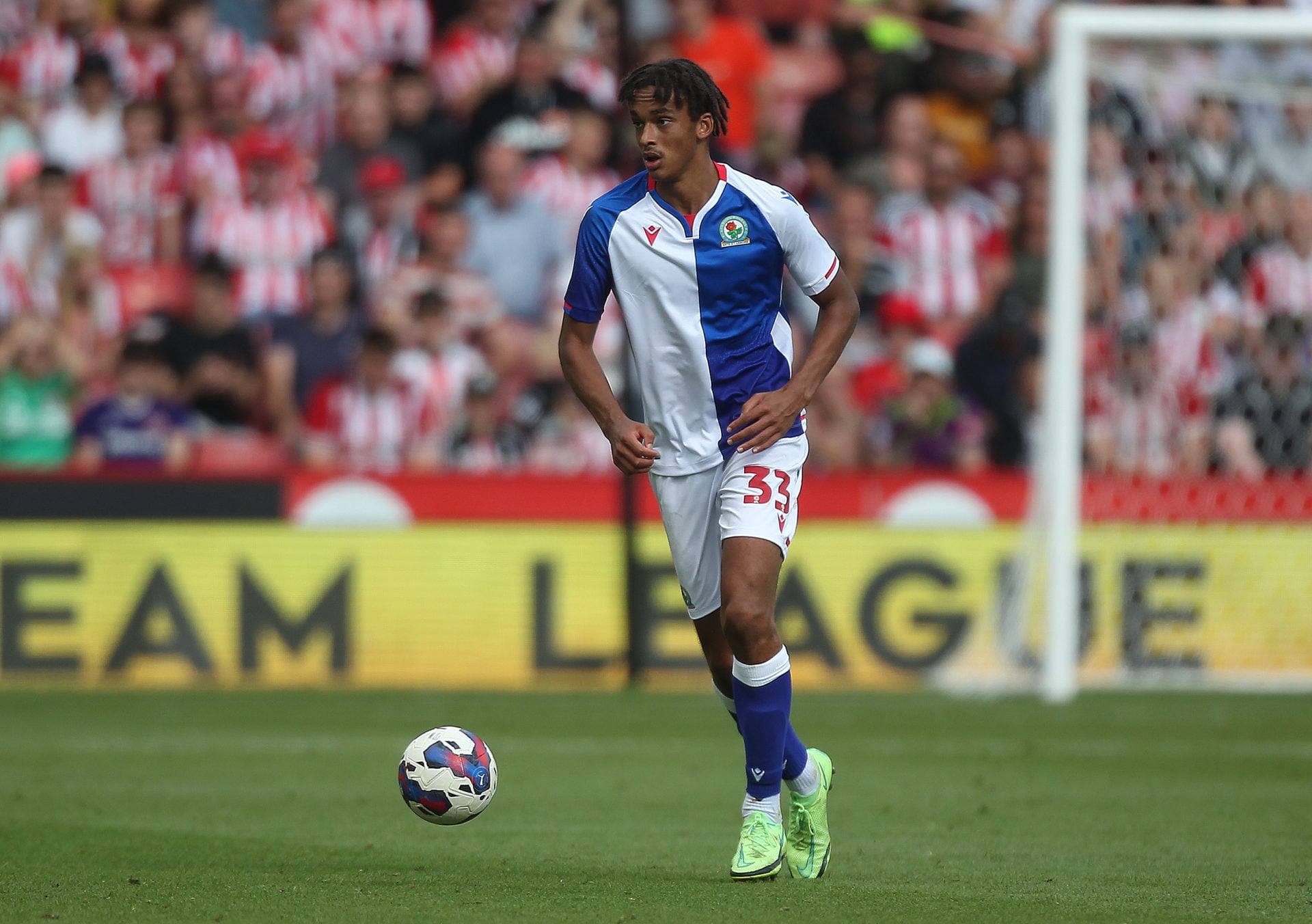 Blackburn announce Phillips contract