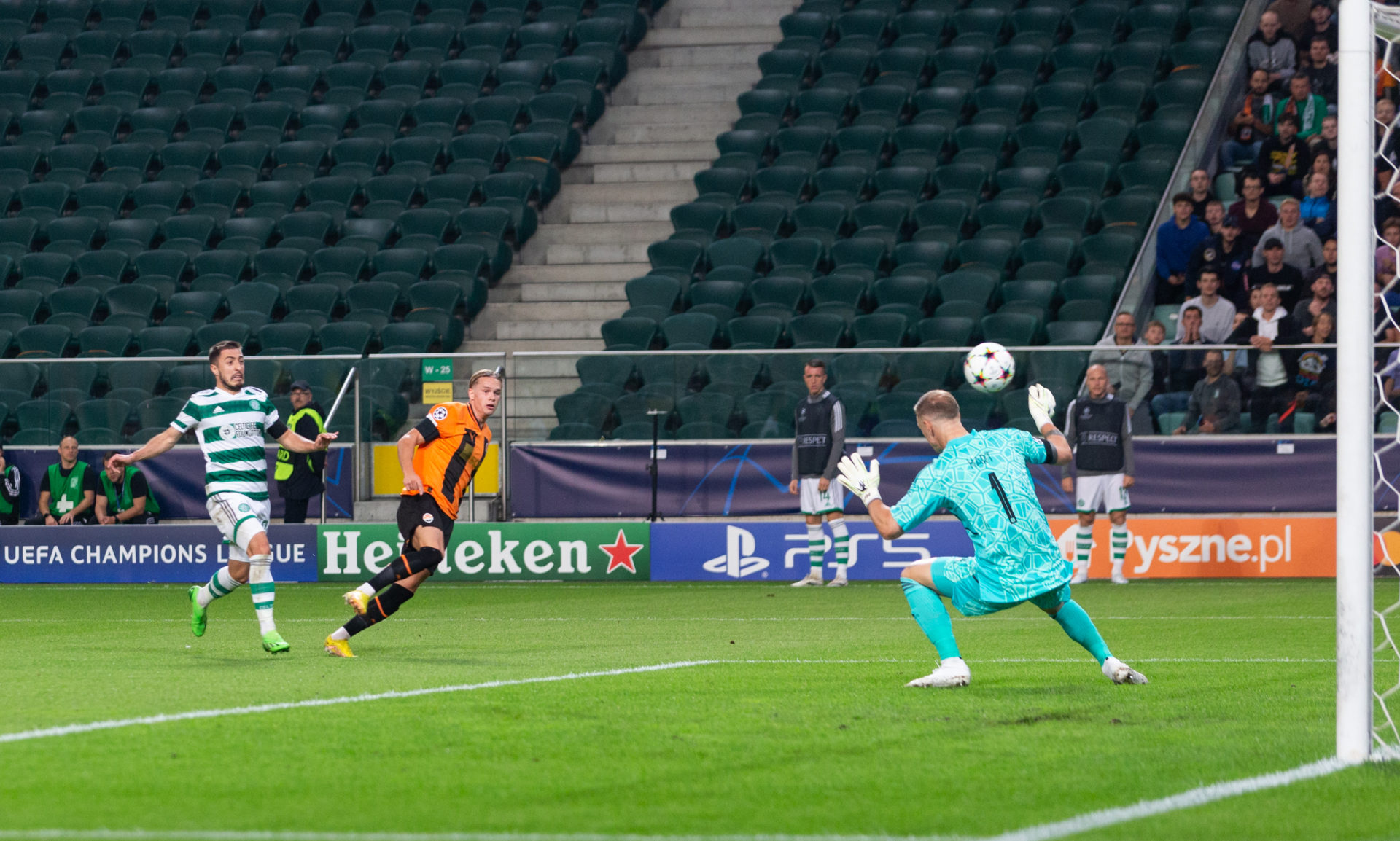 Shakhtar Donetsk v Celtic FC: Group F - UEFA Champions League
