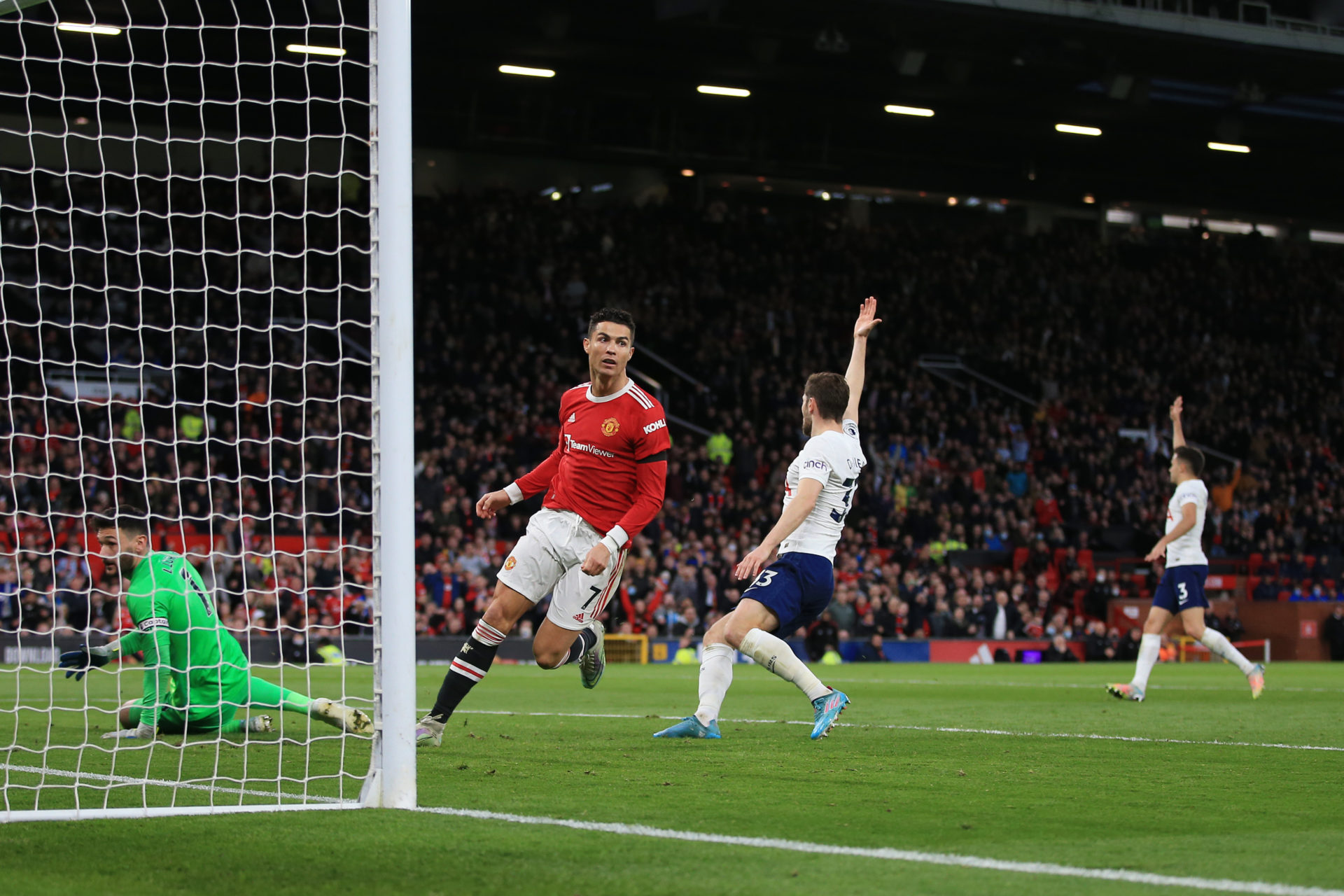 Manchester United v Tottenham Hotspur - Premier League