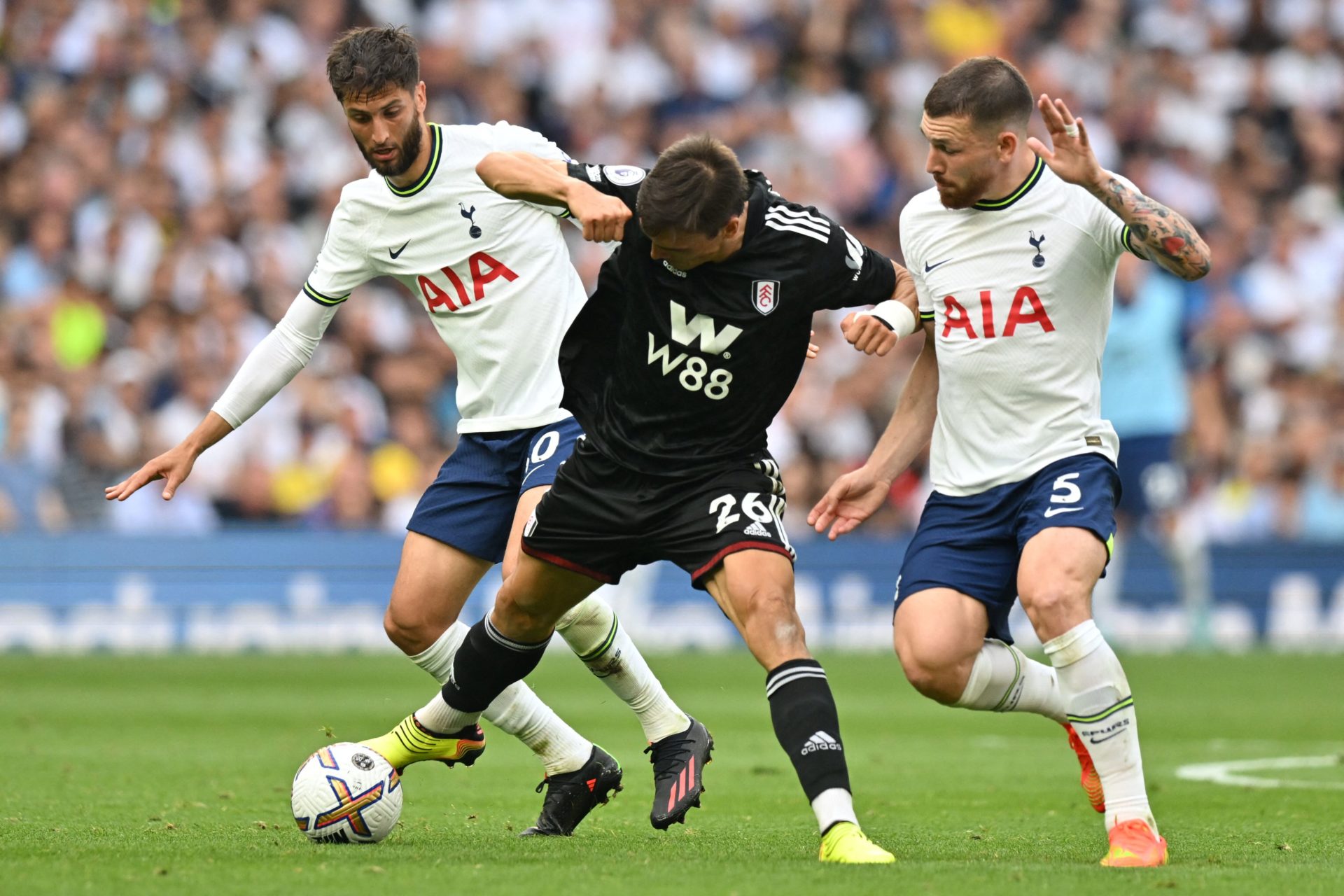 FBL-ENG-PR-TOTTENHAM-FULHAM