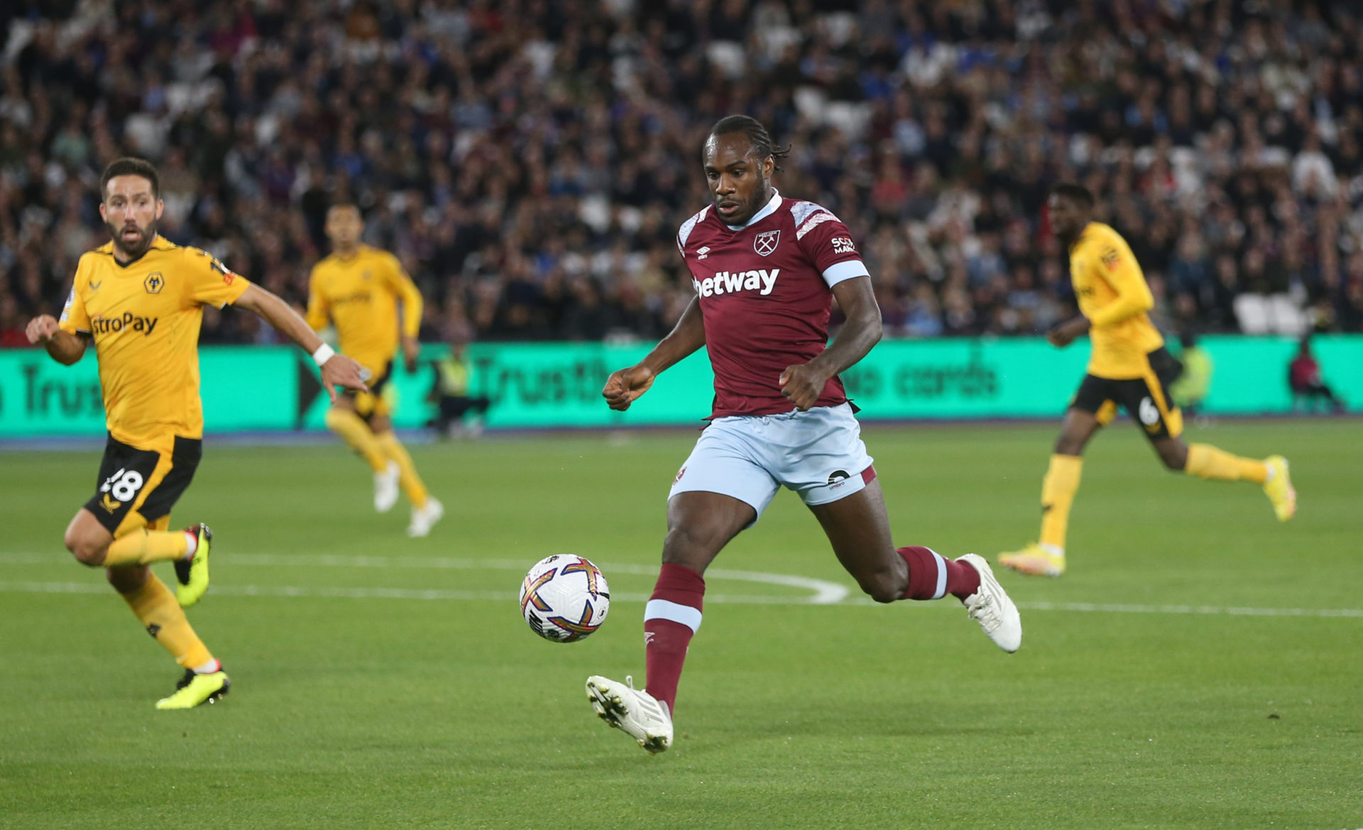 West Ham United v Wolverhampton Wanderers - Premier League