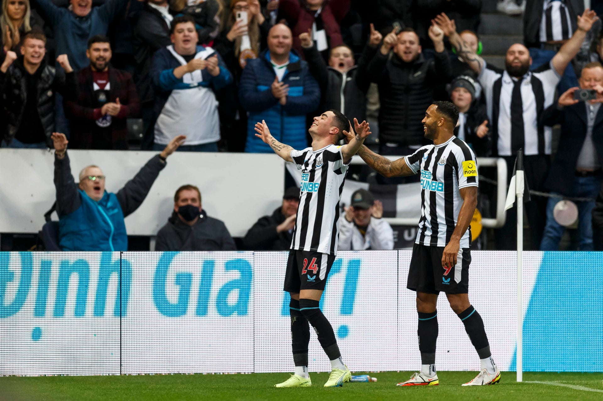Newcastle United v Aston Villa - Premier League