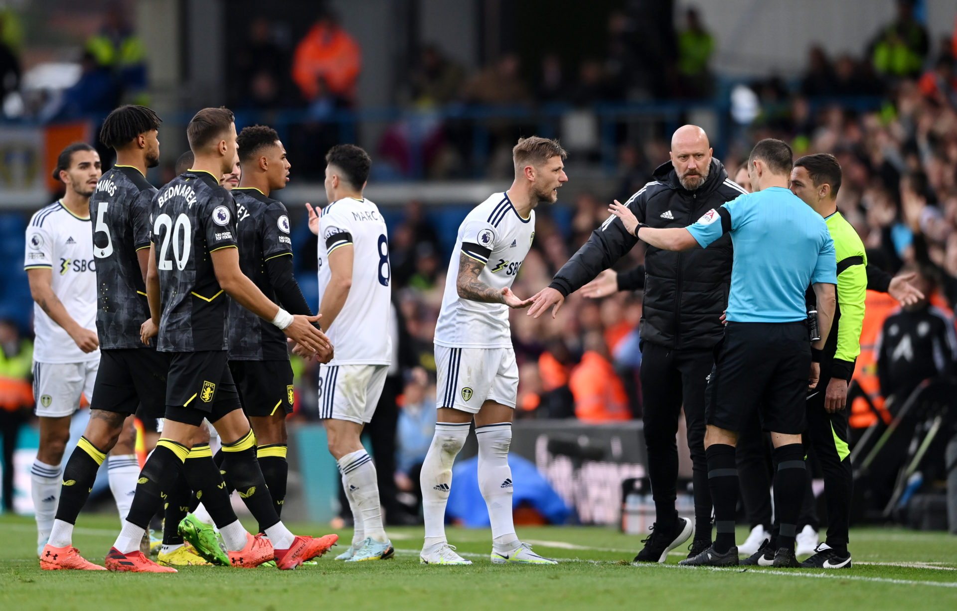 Leeds United v Aston Villa - Premier League