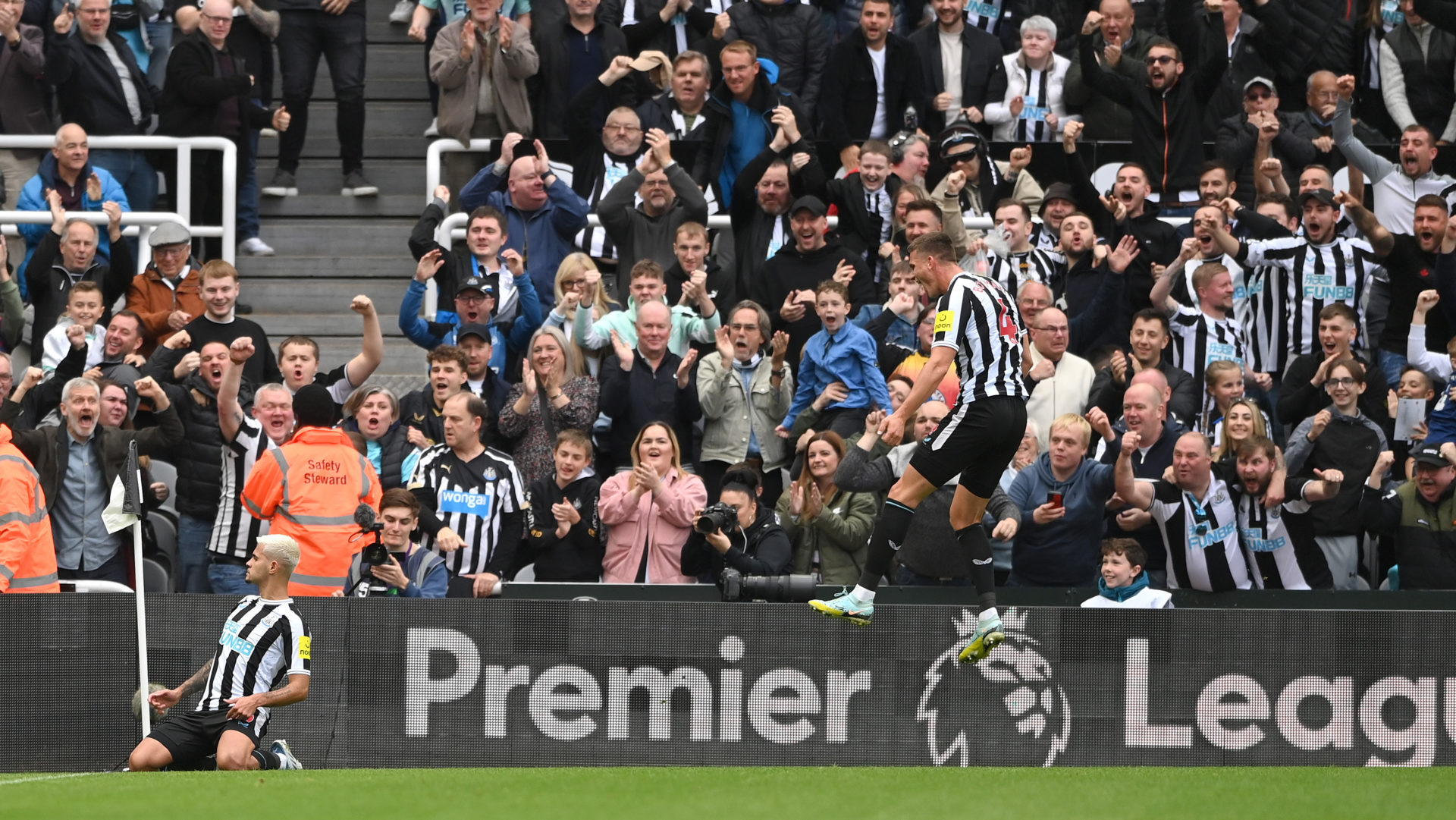 Newcastle United v Brentford FC - Premier League