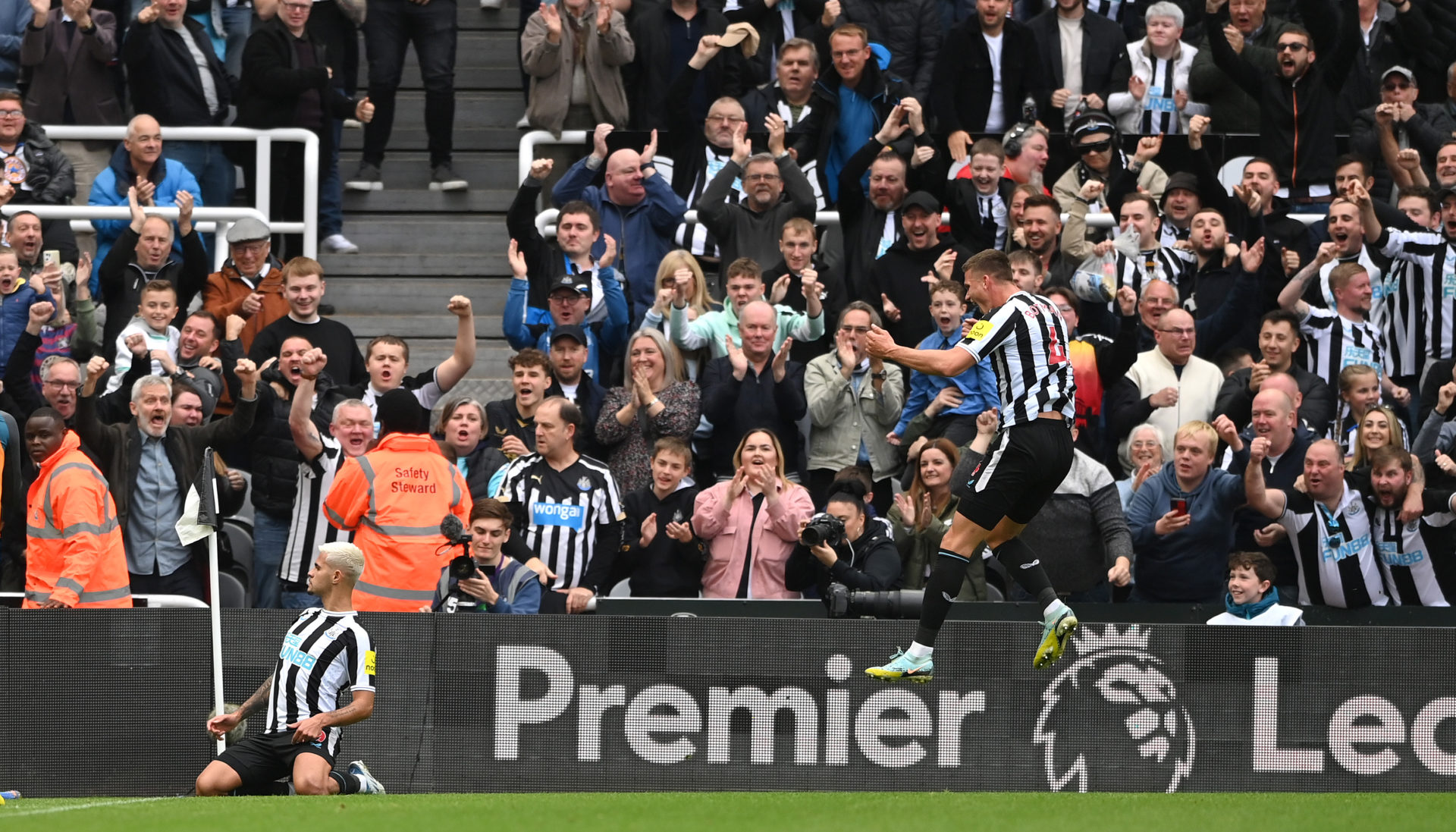 Newcastle United v Brentford FC - Premier League
