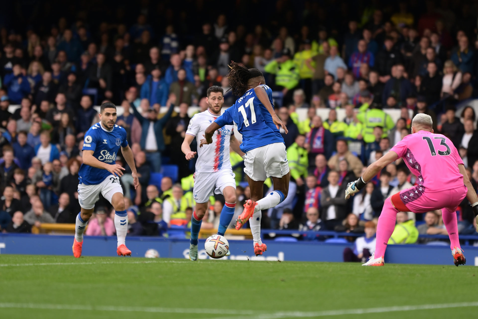 Everton FC v Crystal Palace - Premier League