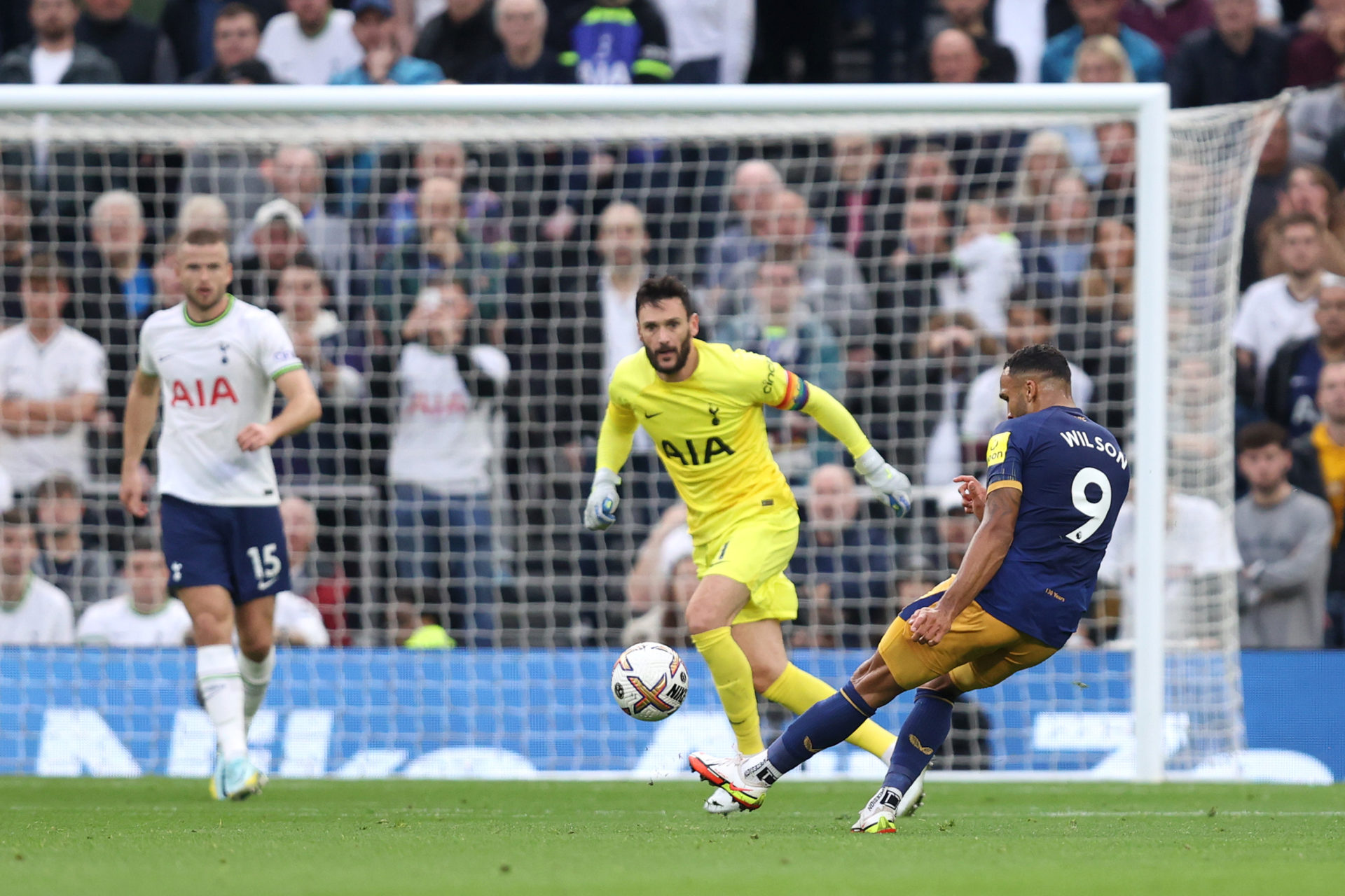 How Tottenham coaches reacted to Lloris Wilson incident