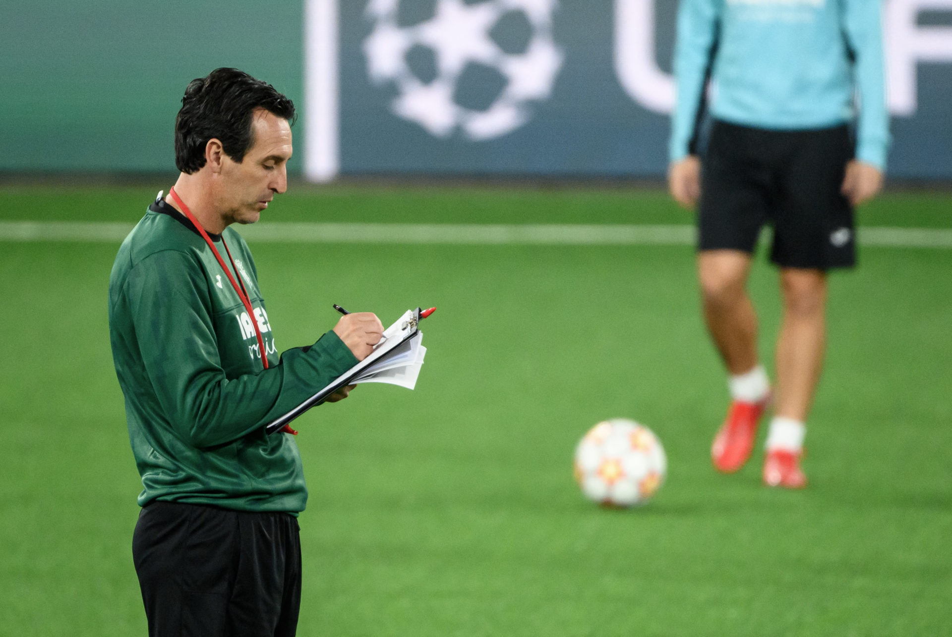 Fbl-EUR-C1-VILLARREAL-PRESSER