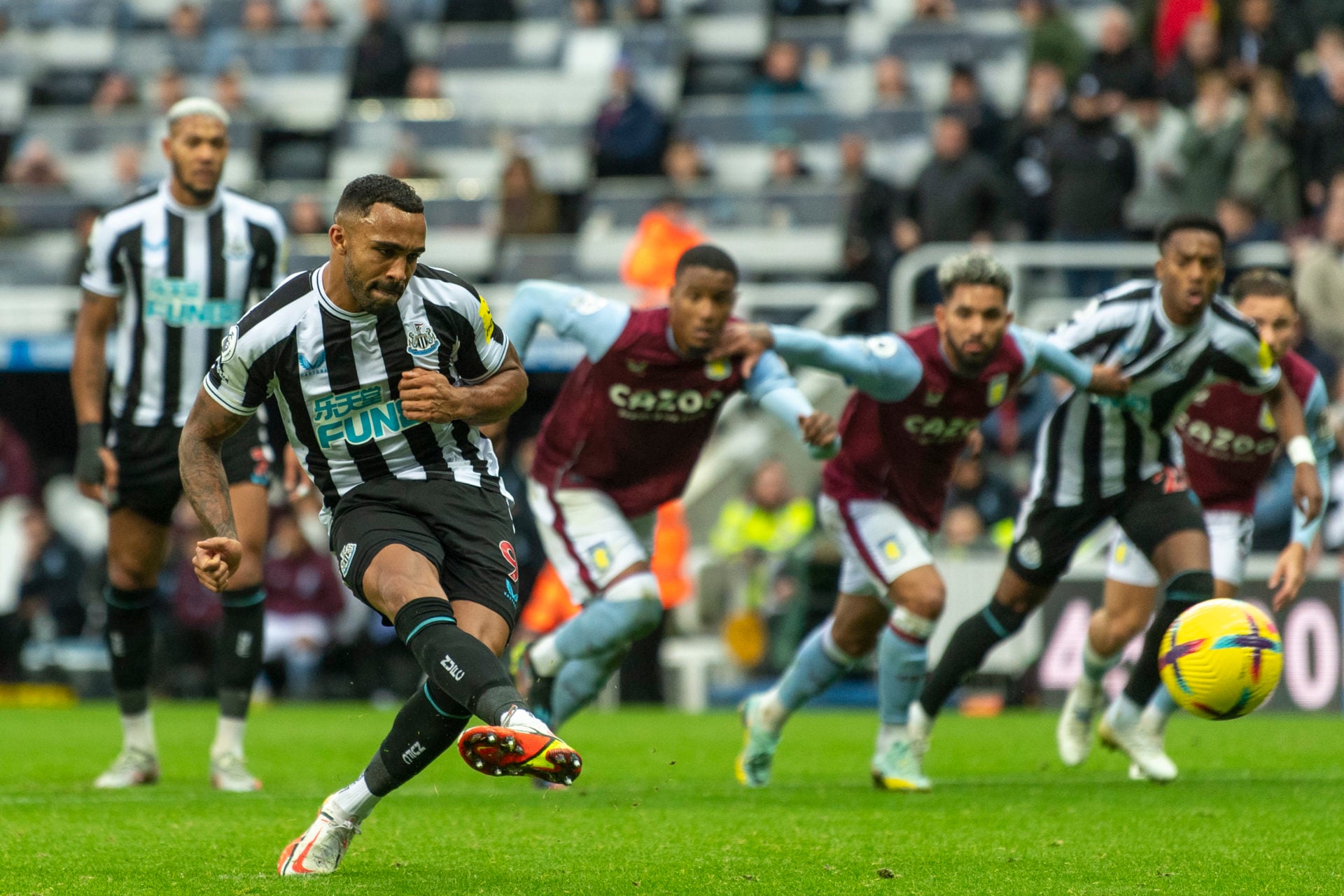 Newcastle United v Aston Villa - Premier League