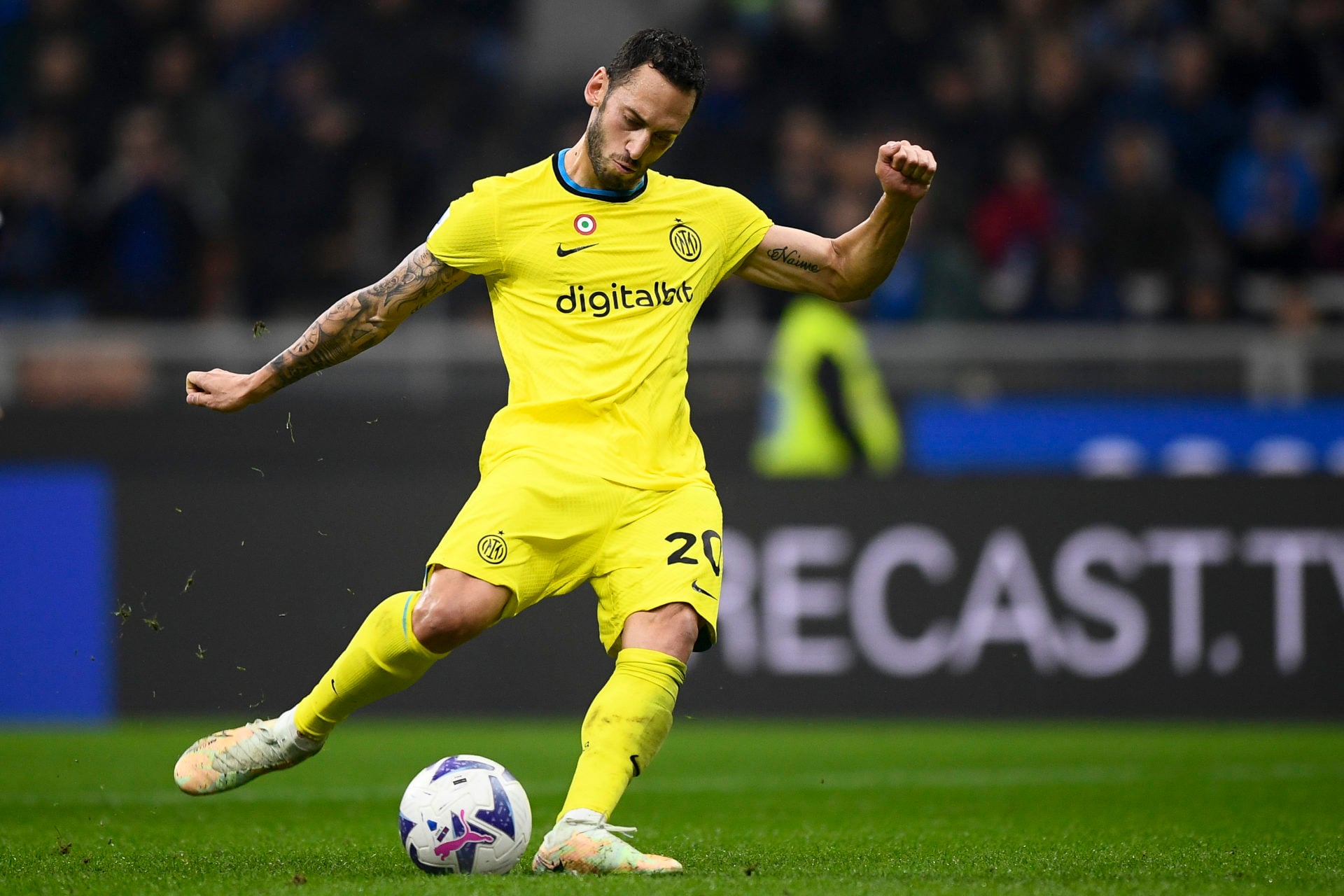 Hakan Calhanoglu of FC Internazionale scores a goal from a