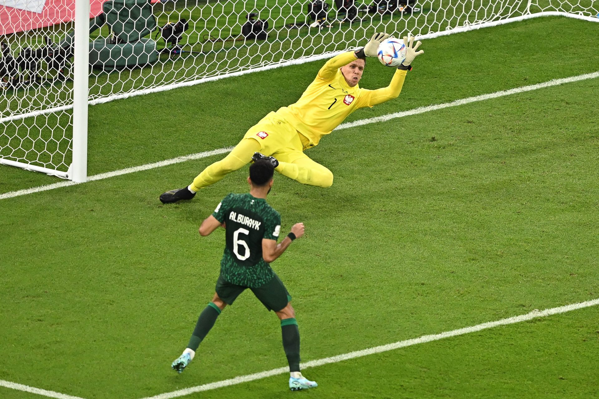 TOPSHOT-FBL-WC-2022-MATCH22-POL-KSA