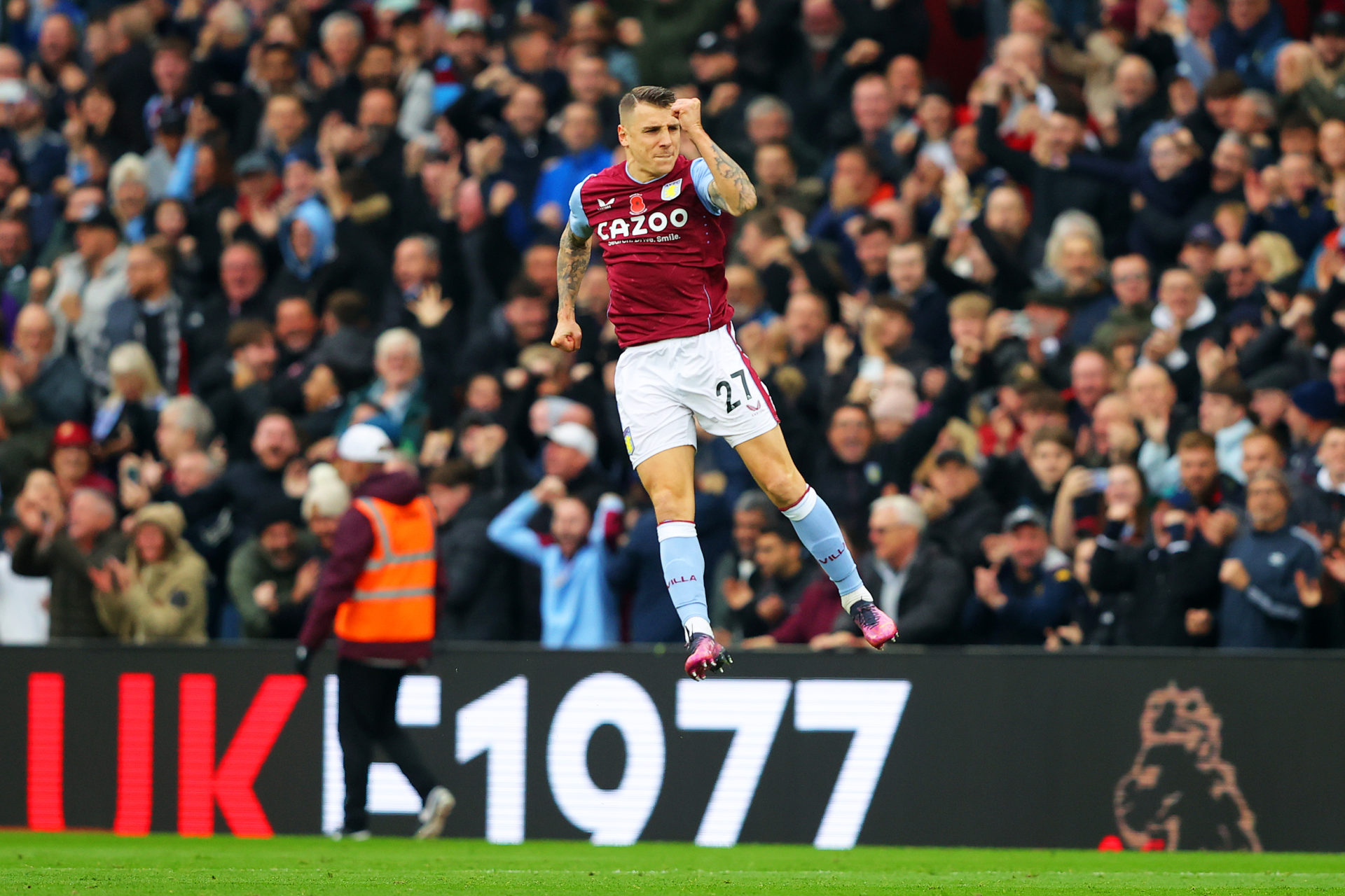 Aston Villa v Manchester United - Premier League